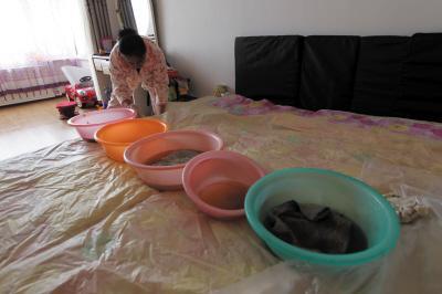 江山楼上漏水，住户失联，小区没物管，业主维权难！律师来支招……